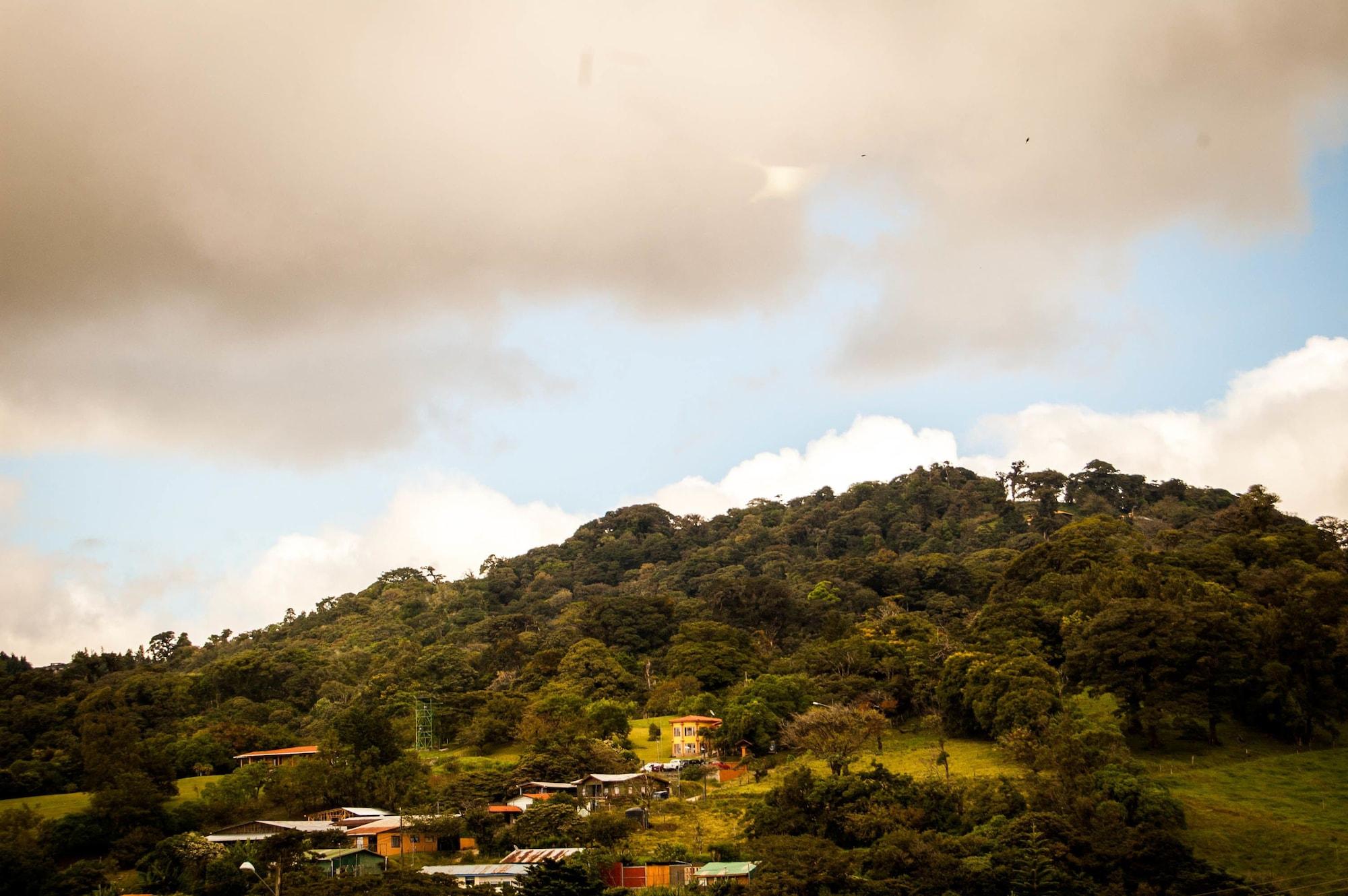 Hotel Cipreses Monteverde Exterior photo